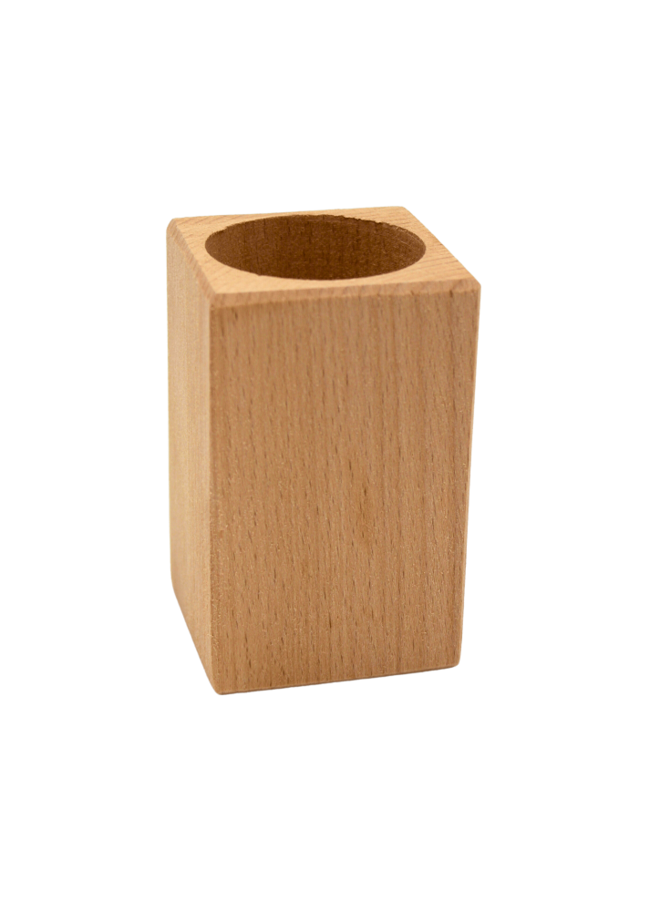 drewniany kubek w kształcie kwadratu
